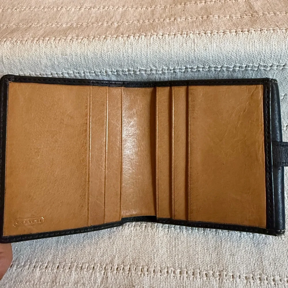 Vintage Coach Black Leather Bifold Wallet with Buckle Detail - Picture 4 of 5